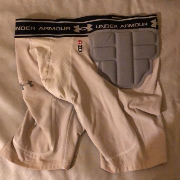 Underarmour football shorts / girdle size medium / large - Picture 2 of 2